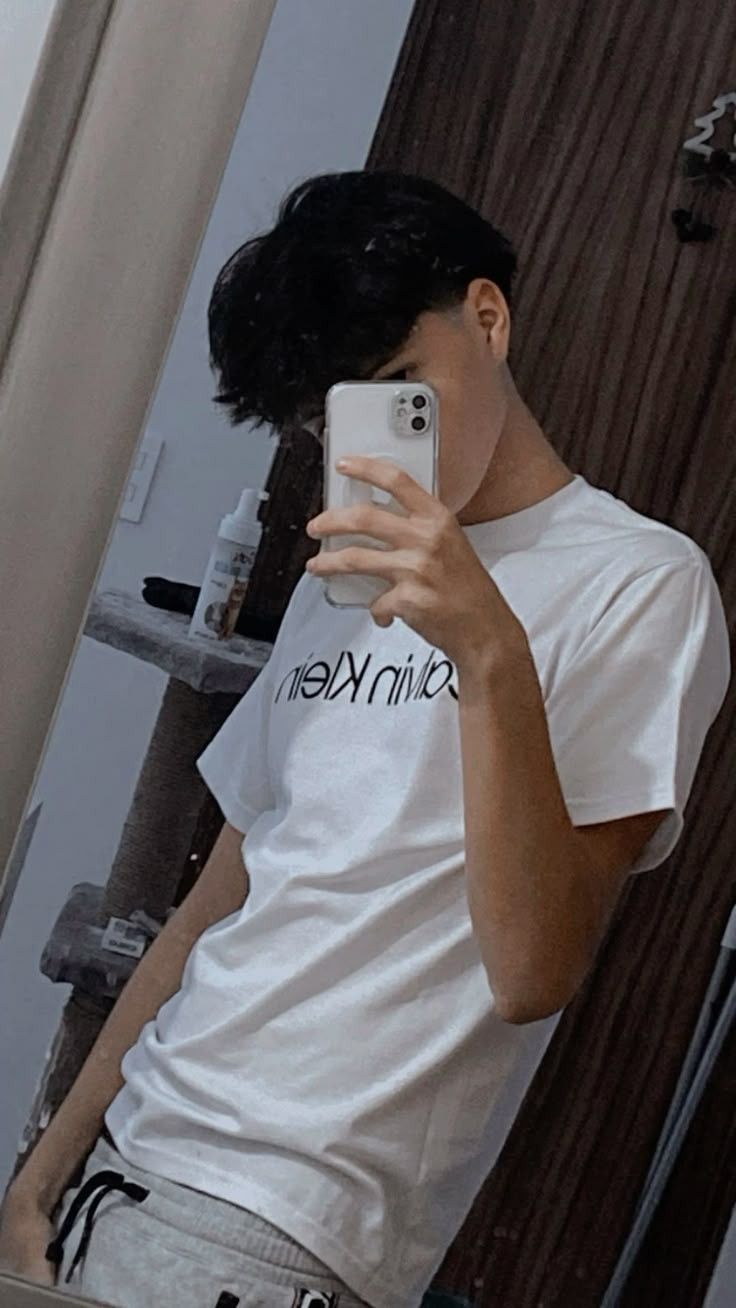 <strong>CARLOS G.</strong>